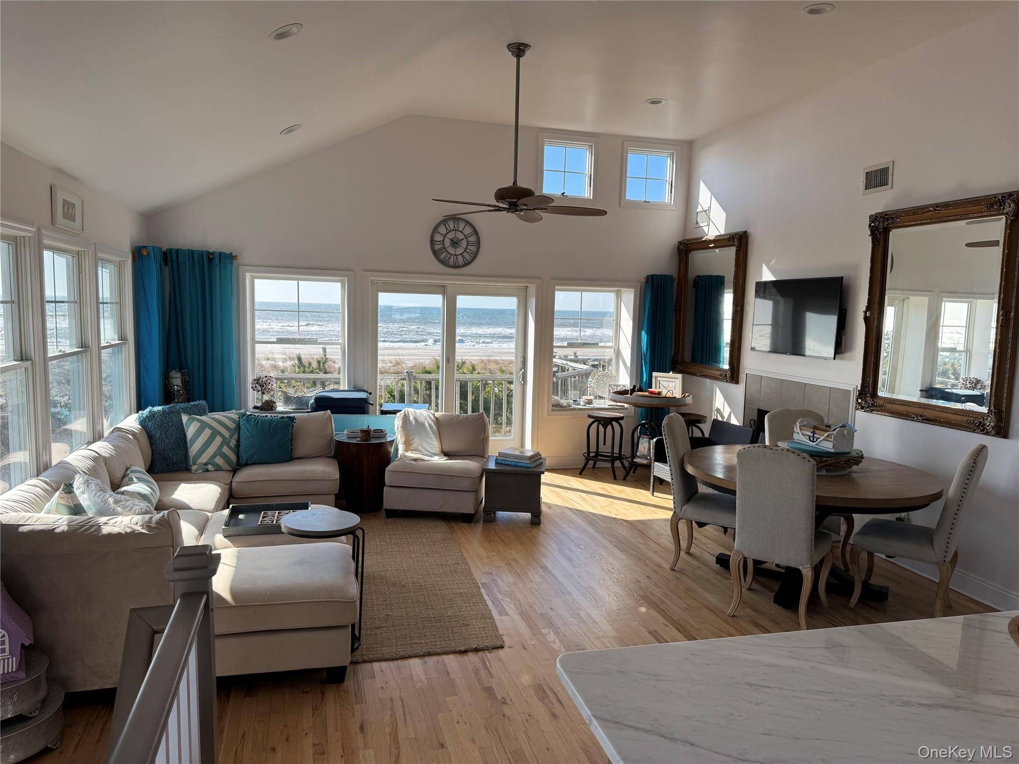 Casa com 4 Quartos à Venda em Cherry Grove - Nova Iorque - EUA - 5