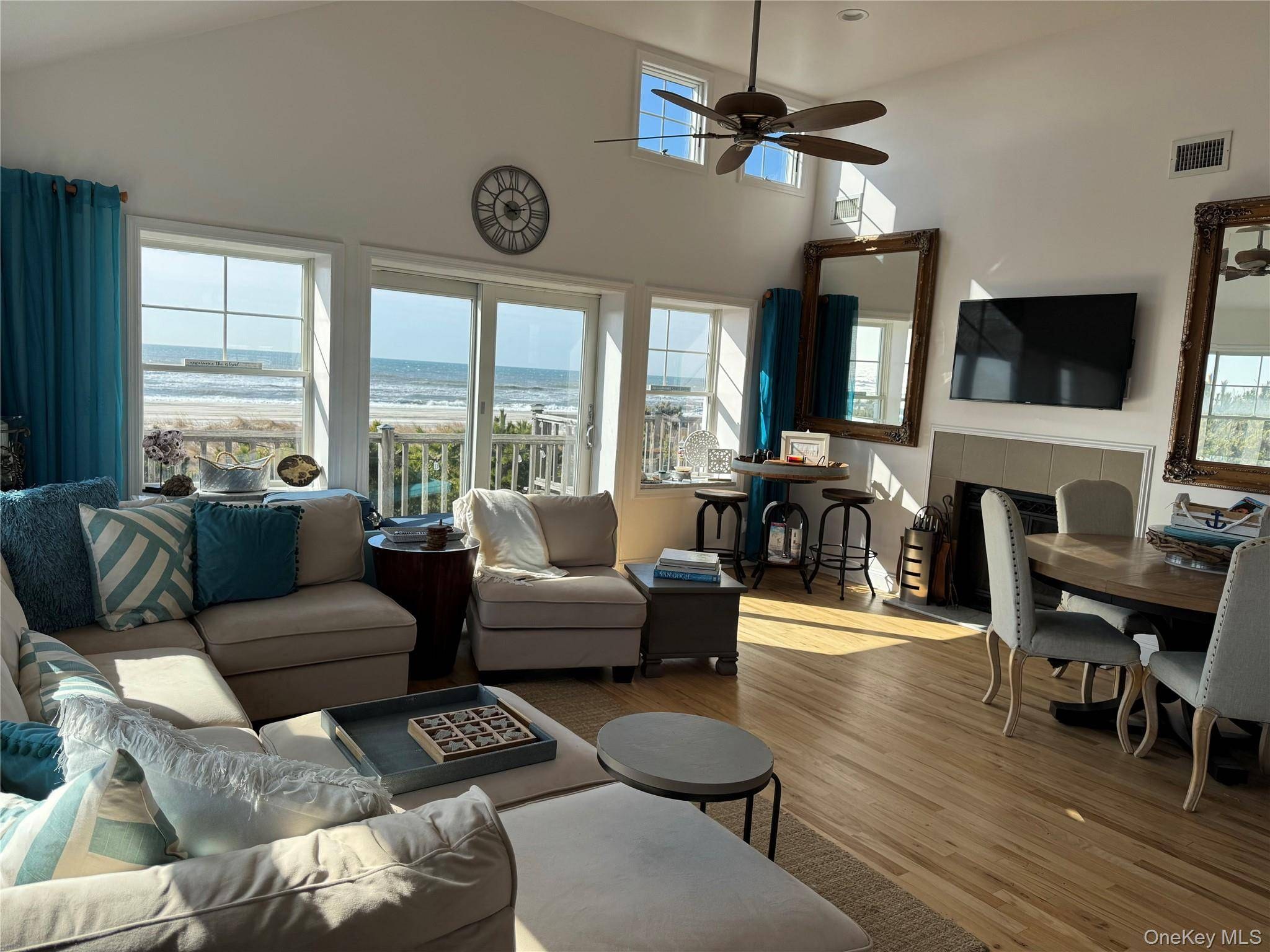 Casa com 4 Quartos à Venda em Cherry Grove - Nova Iorque - EUA - 6