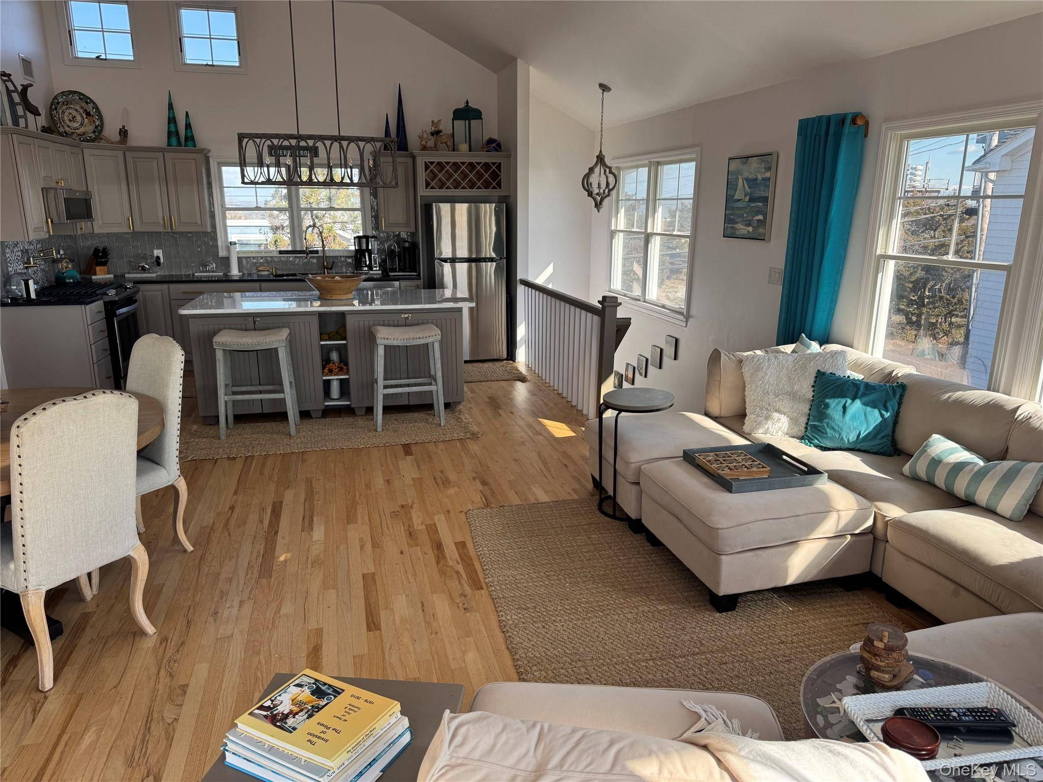 Casa com 4 Quartos à Venda em Cherry Grove - Nova Iorque - EUA - 7