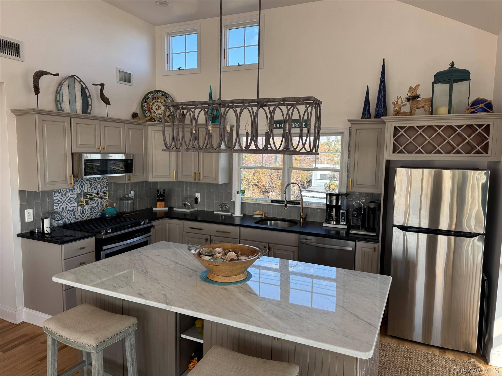 Casa com 4 Quartos à Venda em Cherry Grove - Nova Iorque - EUA - 8