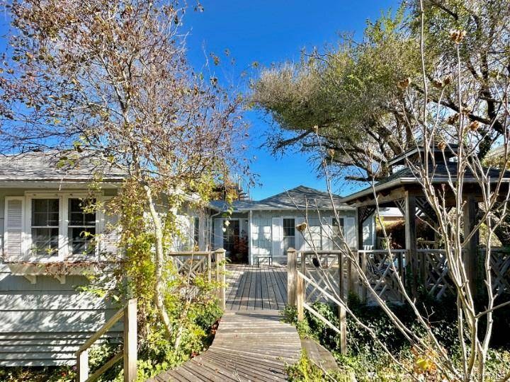 Casa com 4 Quartos à Venda em Cherry Grove - Nova Iorque - EUA - 1