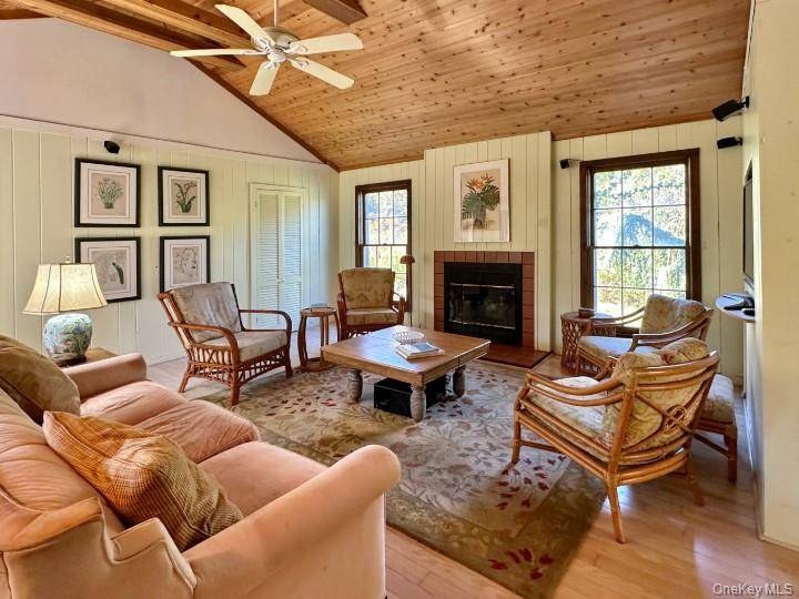 Casa com 4 Quartos à Venda em Cherry Grove - Nova Iorque - EUA - 7