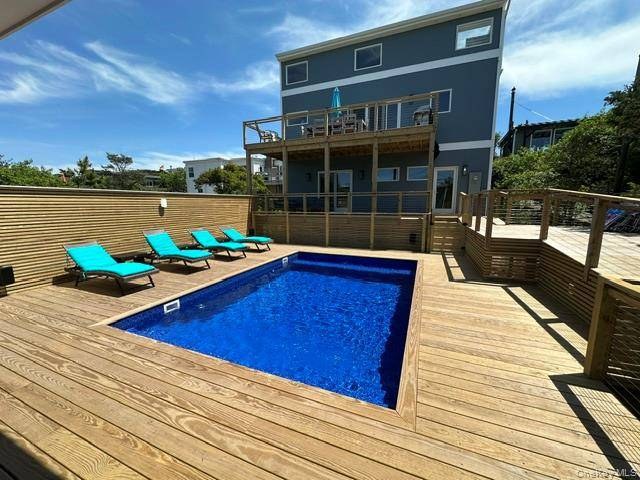 Casa com 4 Quartos à Venda em Cherry Grove - Nova Iorque - EUA - 1
