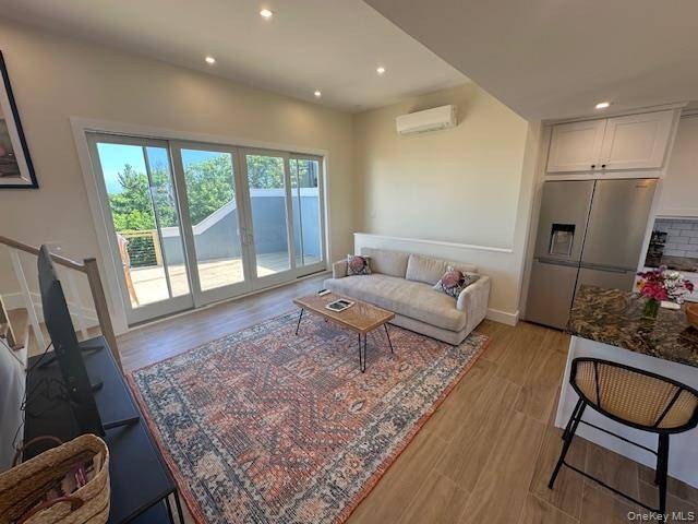 Casa com 4 Quartos à Venda em Cherry Grove - Nova Iorque - EUA - 3