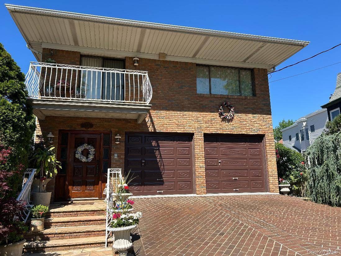 Casa com 4 Quartos à Venda em College Point - Nova Iorque - EUA - 1