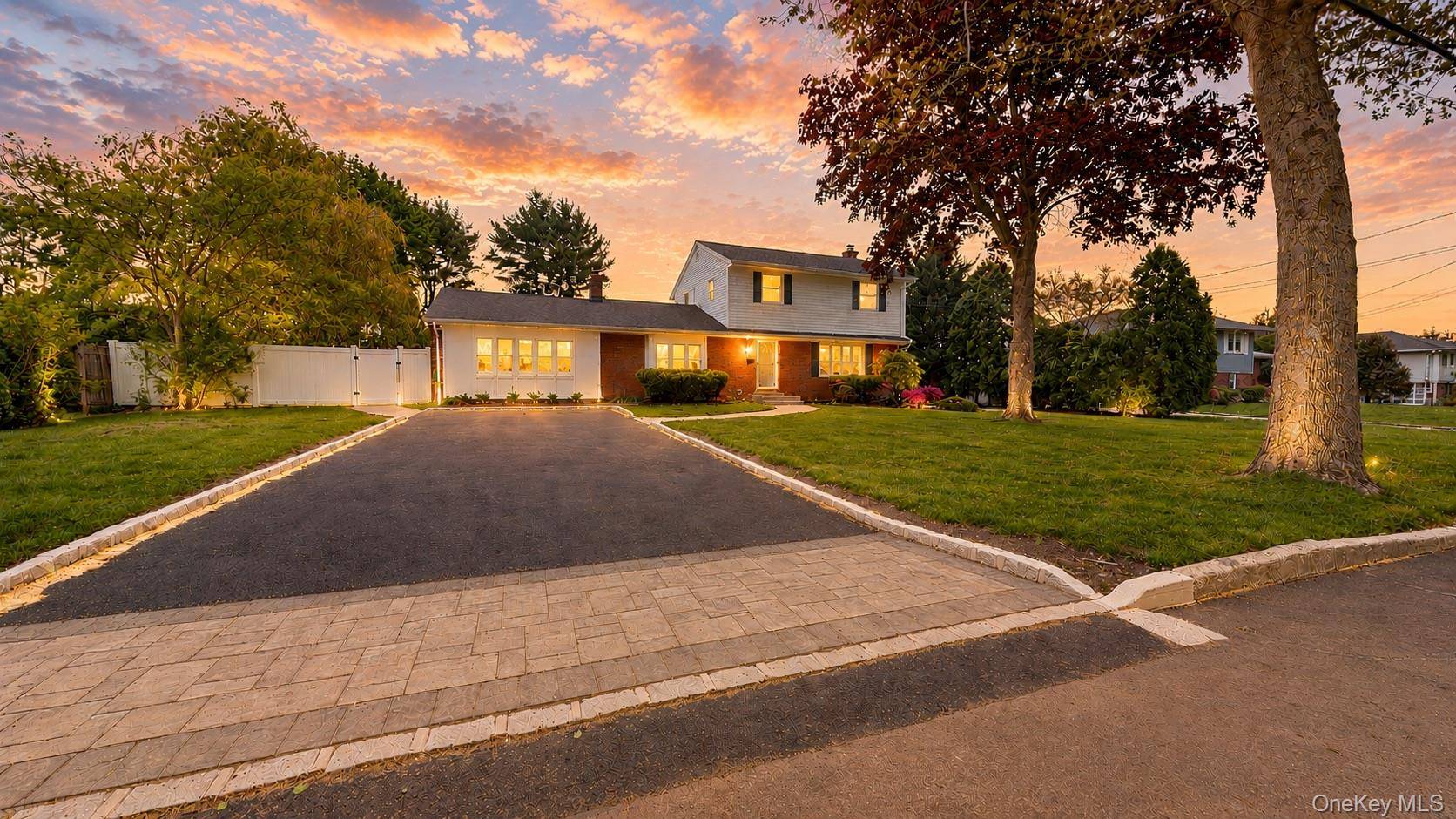 Casa com 4 Quartos à Venda em Commack - Nova Iorque - EUA - 1