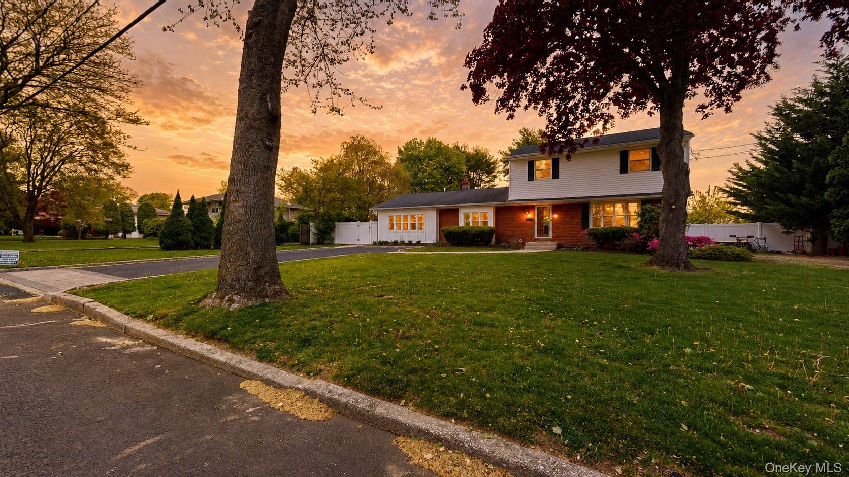 Casa com 4 Quartos à Venda em Commack - Nova Iorque - EUA - 2