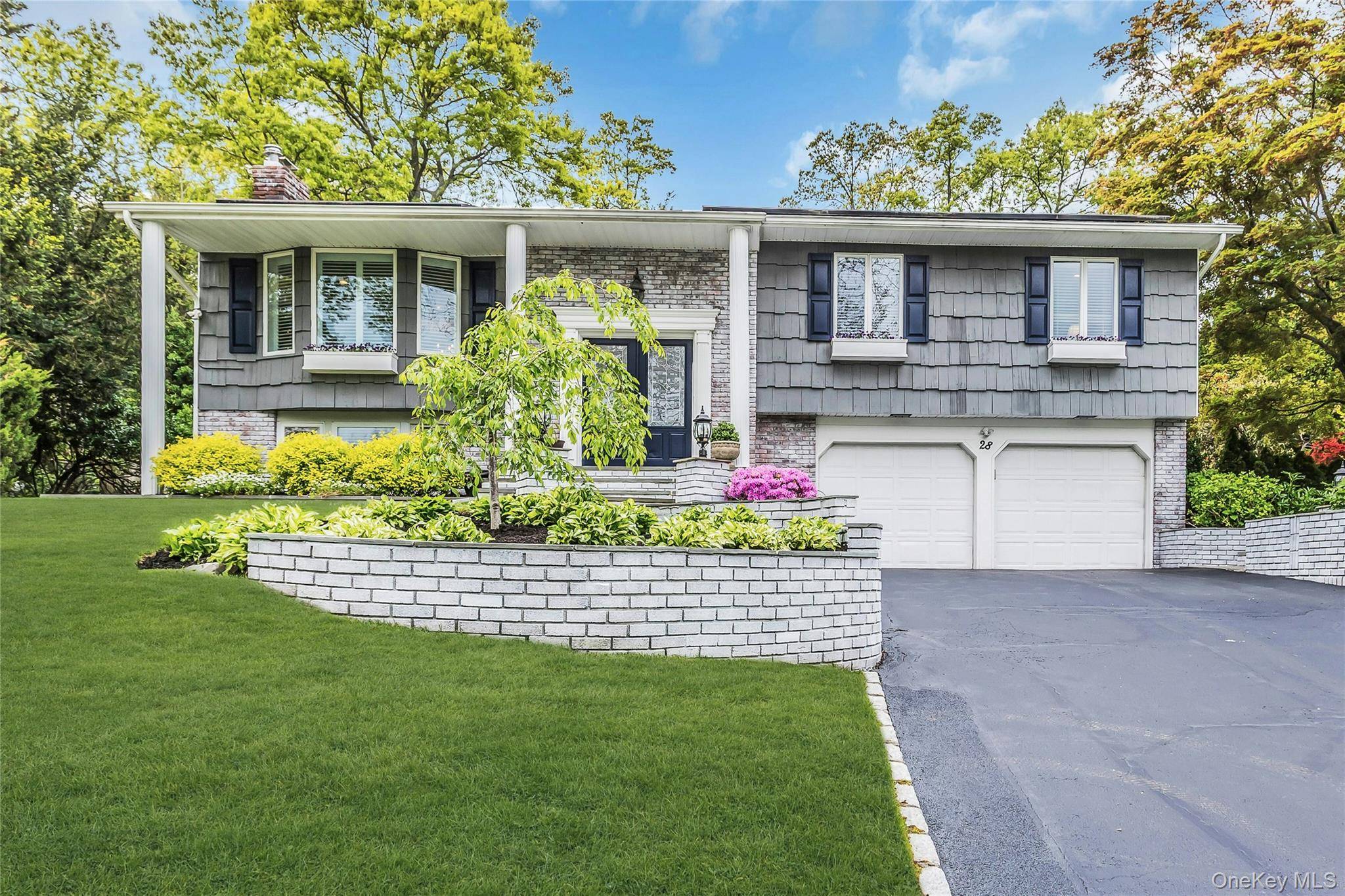4 Bedroom Home for Sale in Commack - New York - USA - 1