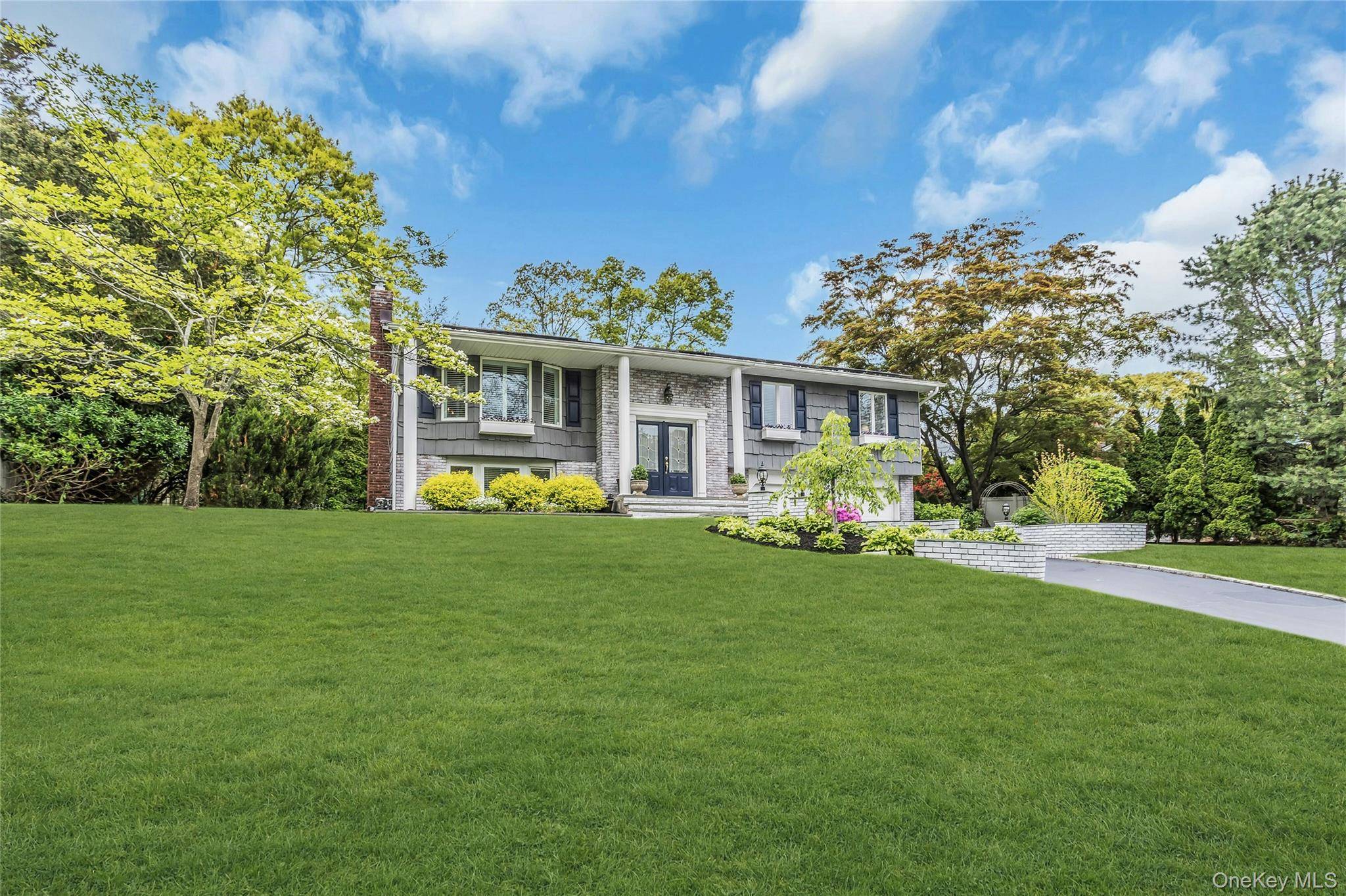 4 Bedroom Home for Sale in Commack - New York - USA - 2