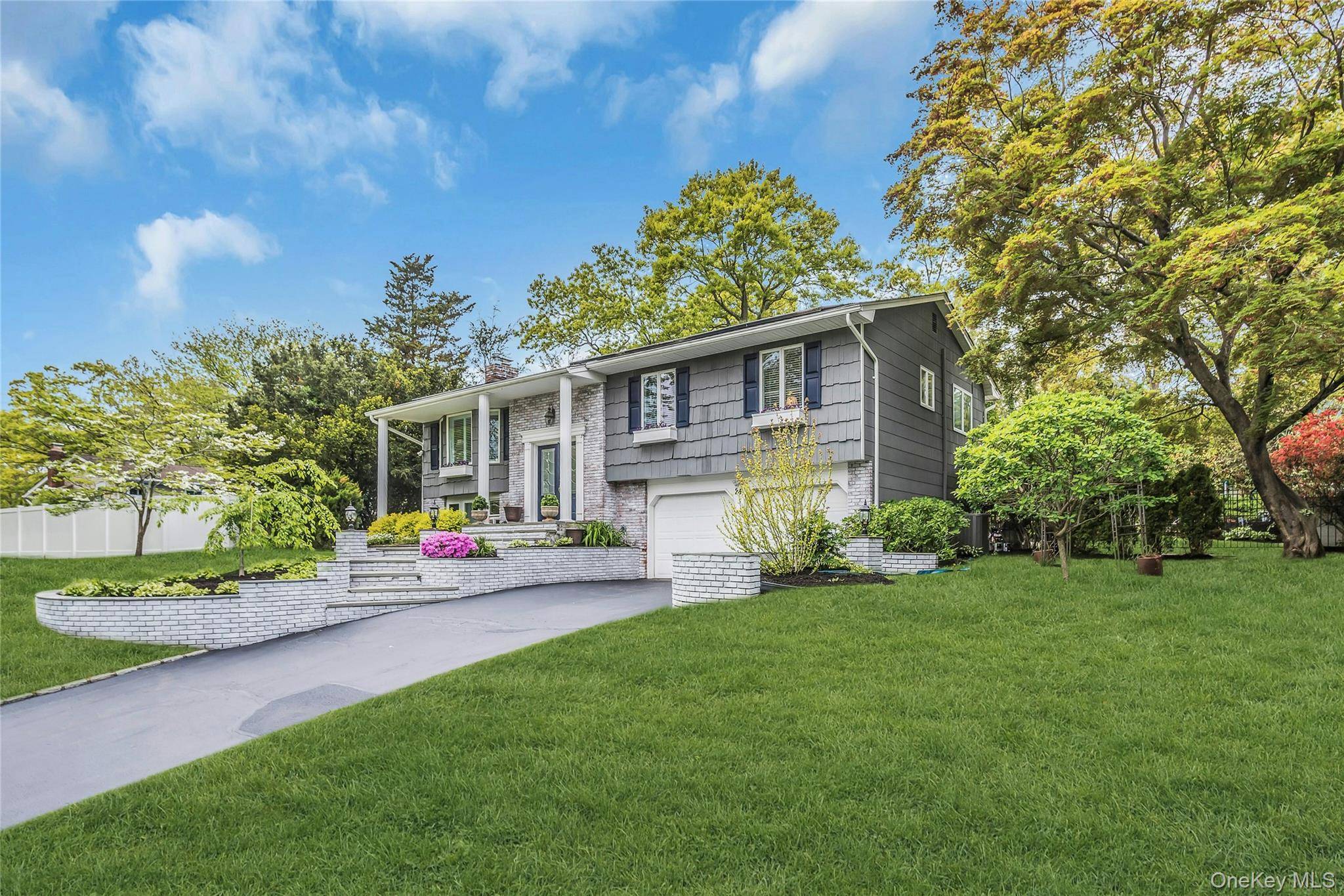 4 Bedroom Home for Sale in Commack - New York - USA - 3