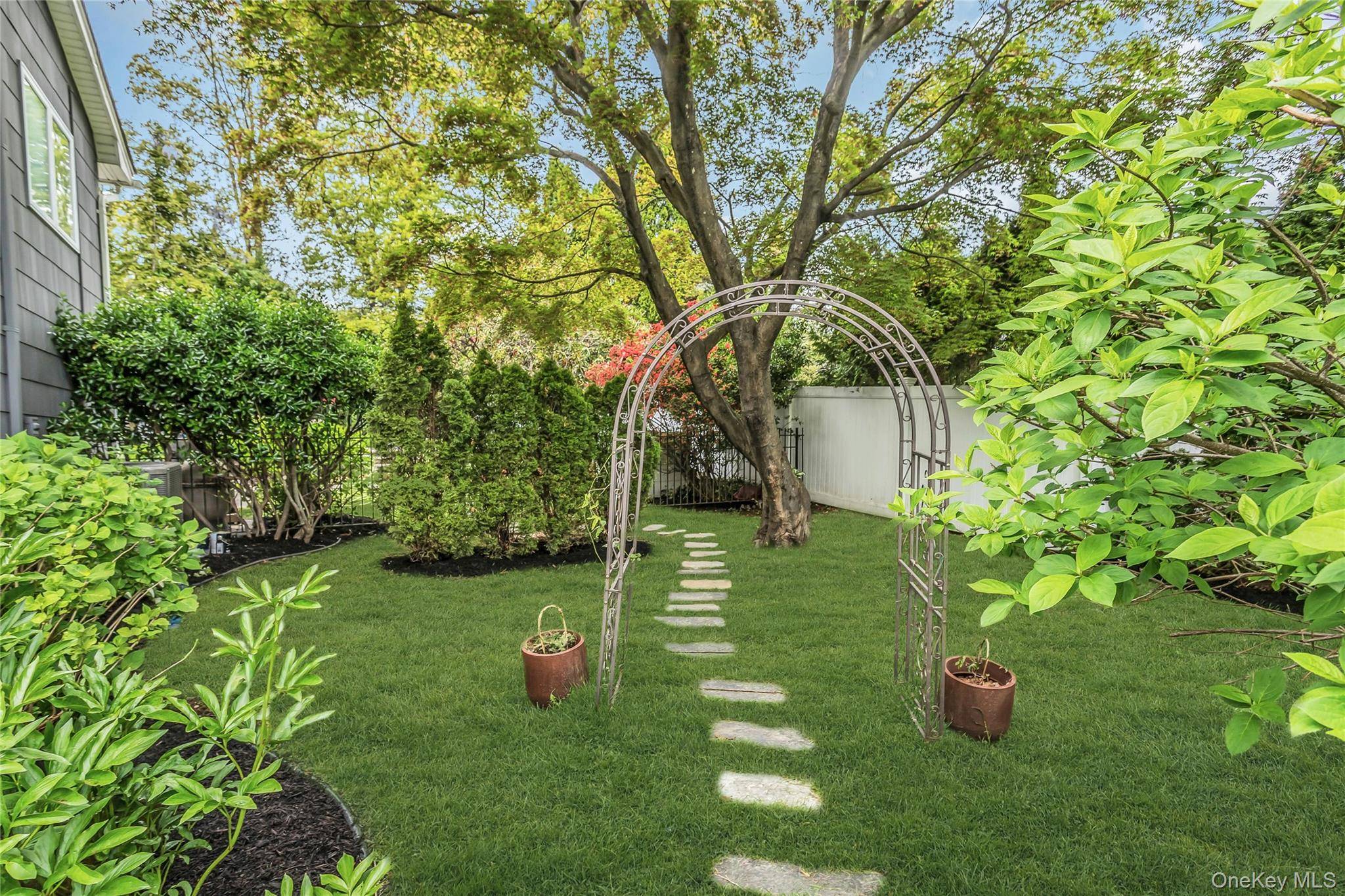 4 Bedroom Home for Sale in Commack - New York - USA - 4