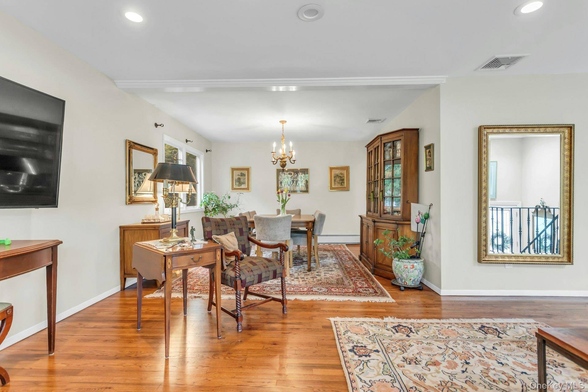 4 Bedroom Home for Sale in Commack - New York - USA - 7