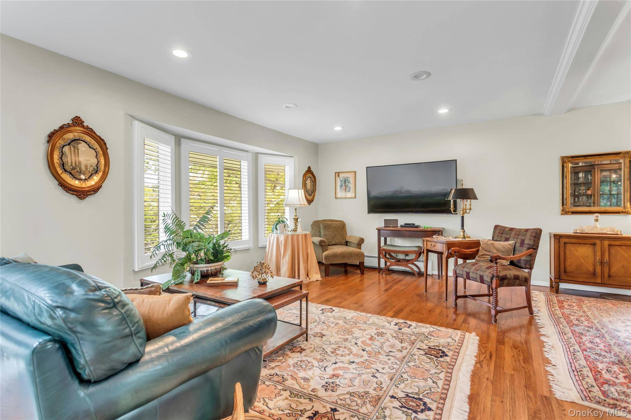4 Bedroom Home for Sale in Commack - New York - USA - 8