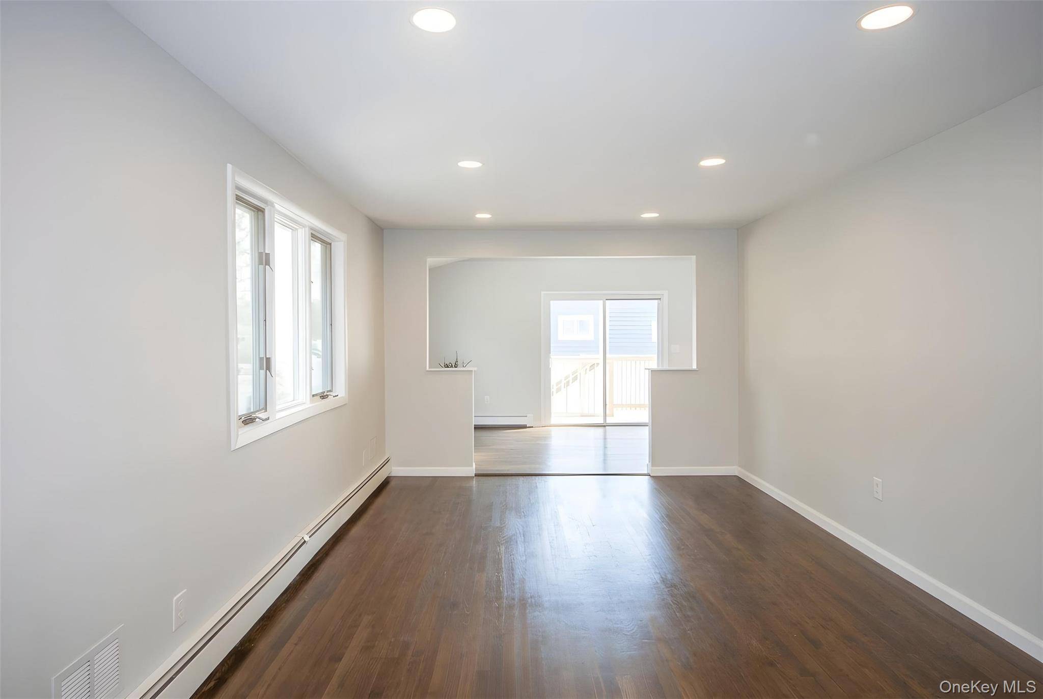 4 Bedroom Home for Sale in Commack - New York - USA - 6