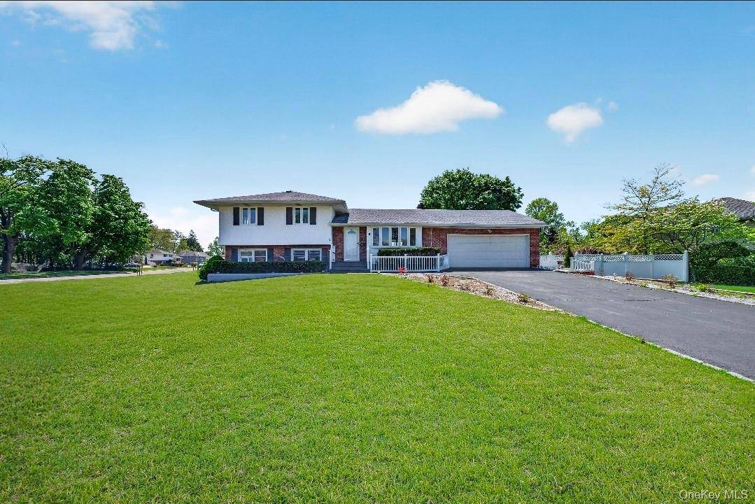4 Bedroom Home for Sale in Commack - New York - USA - 2
