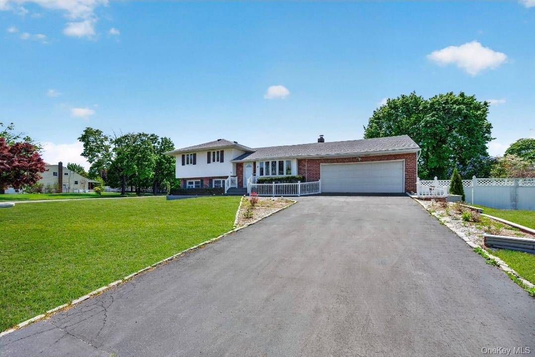4 Bedroom Home for Sale in Commack - New York - USA - 4