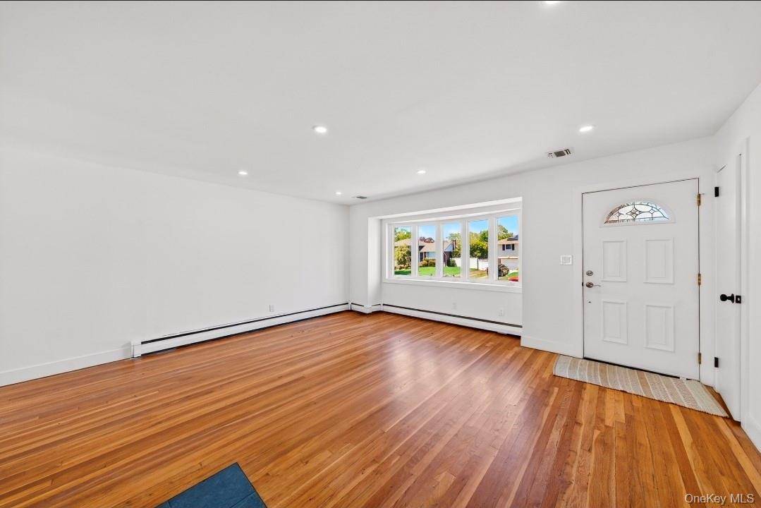 4 Bedroom Home for Sale in Commack - New York - USA - 5
