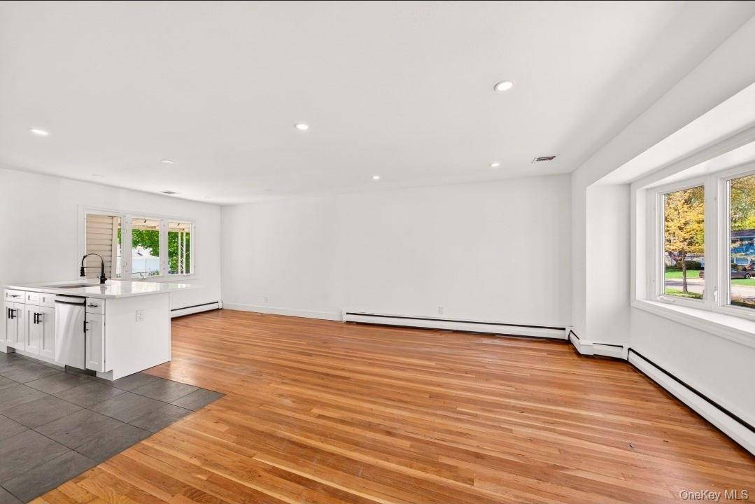 4 Bedroom Home for Sale in Commack - New York - USA - 6