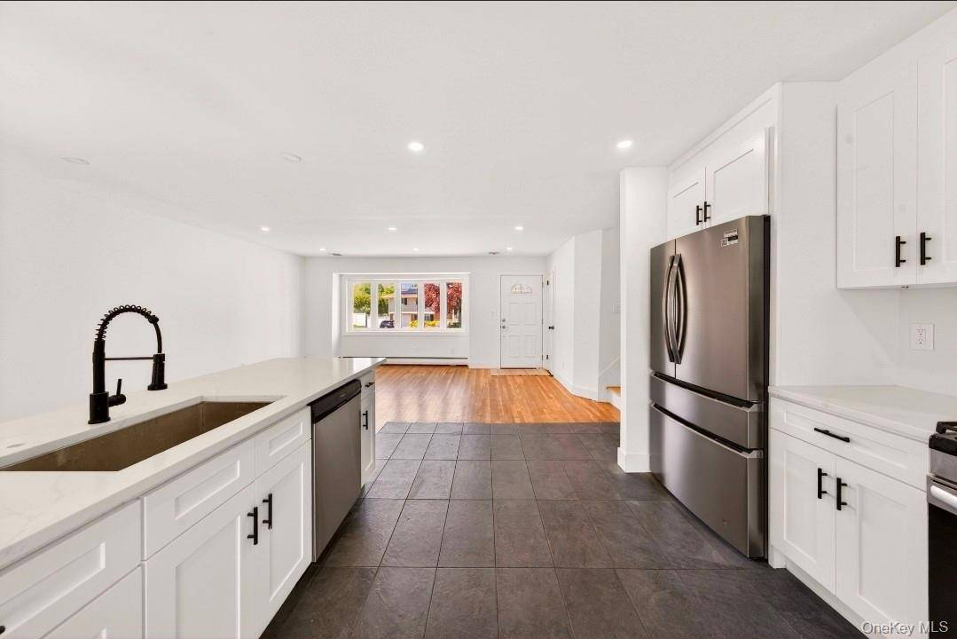 4 Bedroom Home for Sale in Commack - New York - USA - 8
