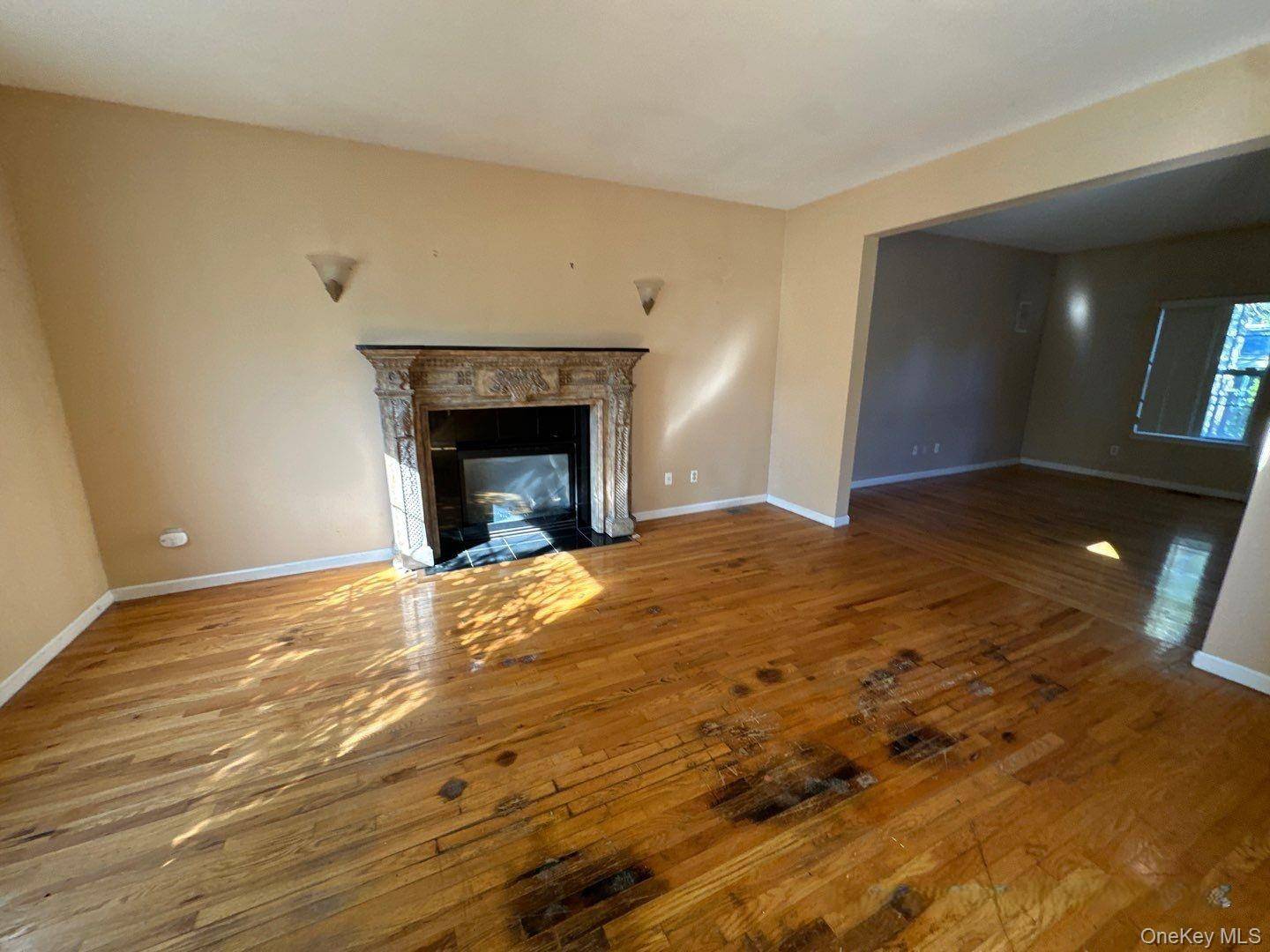 Casa de 4 Dormitorios en Venta en Coram - Nueva York - EE. UU. - 2