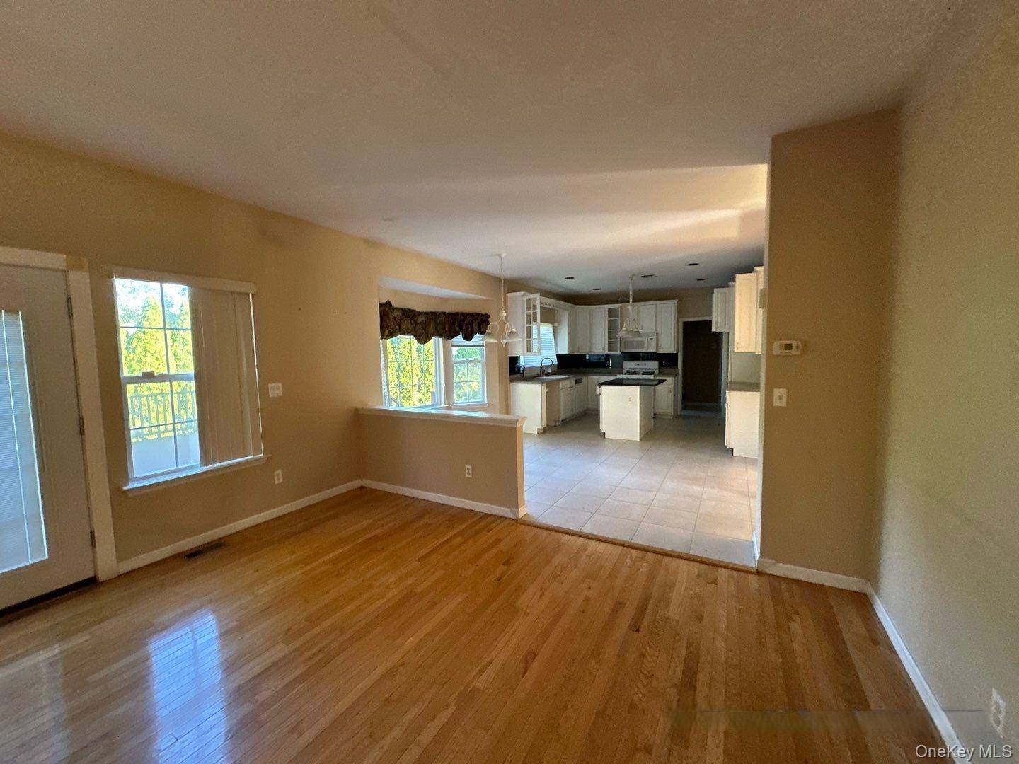 Casa de 4 Dormitorios en Venta en Coram - Nueva York - EE. UU. - 5