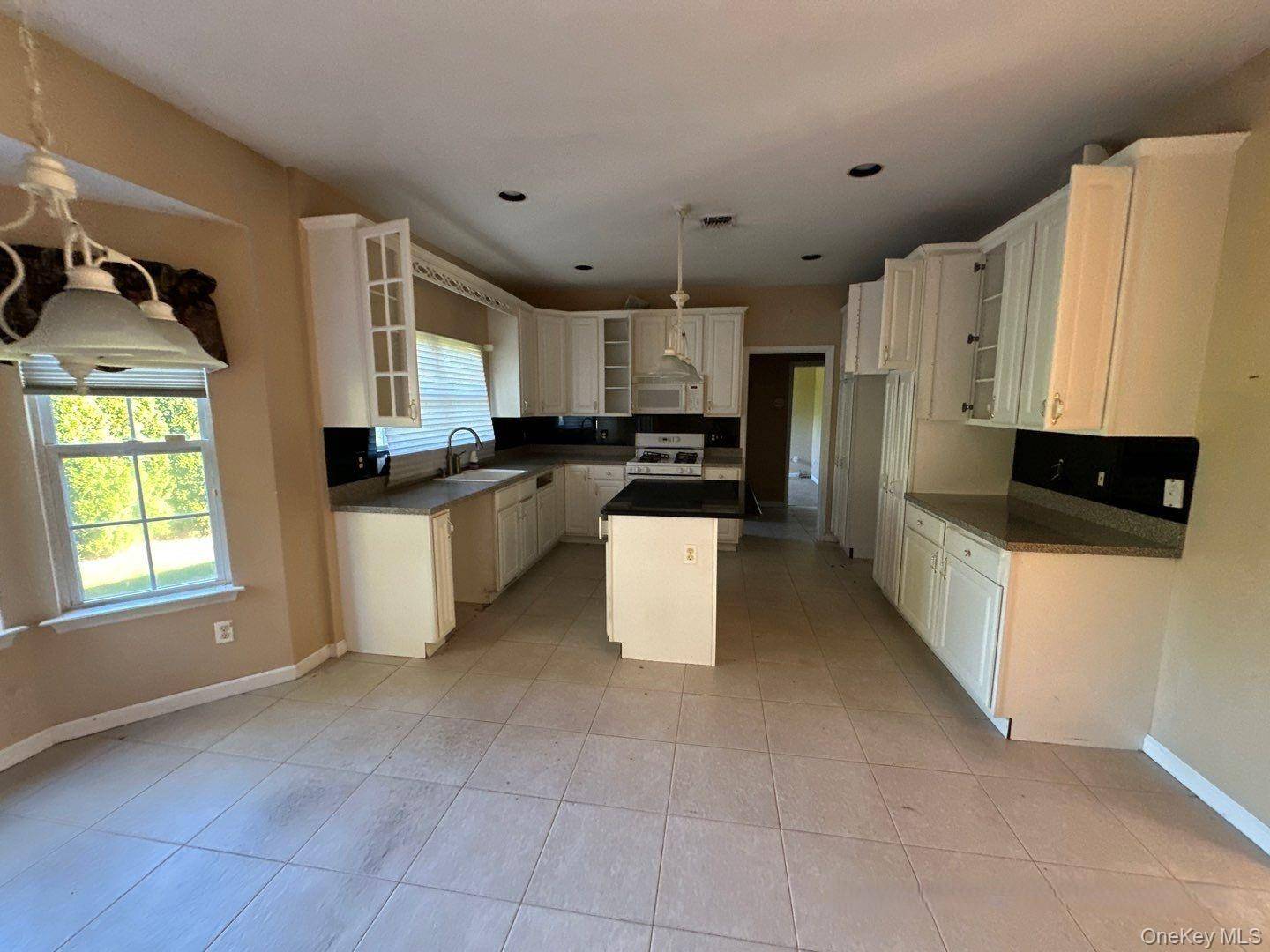 Casa de 4 Dormitorios en Venta en Coram - Nueva York - EE. UU. - 7