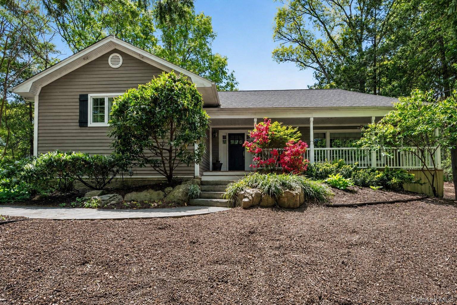 Casa com 4 Quartos à Venda em Dix Hills - Nova Iorque - EUA - 1