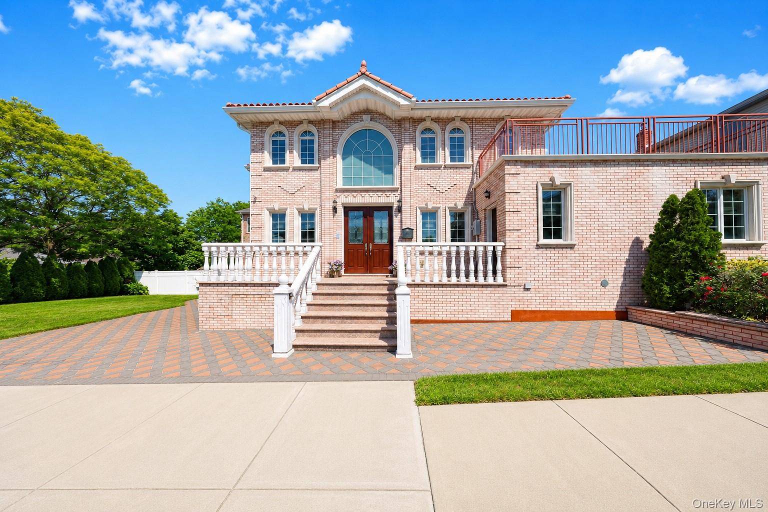 Casa com 4 Quartos à Venda em Douglaston - Nova Iorque - EUA - 1