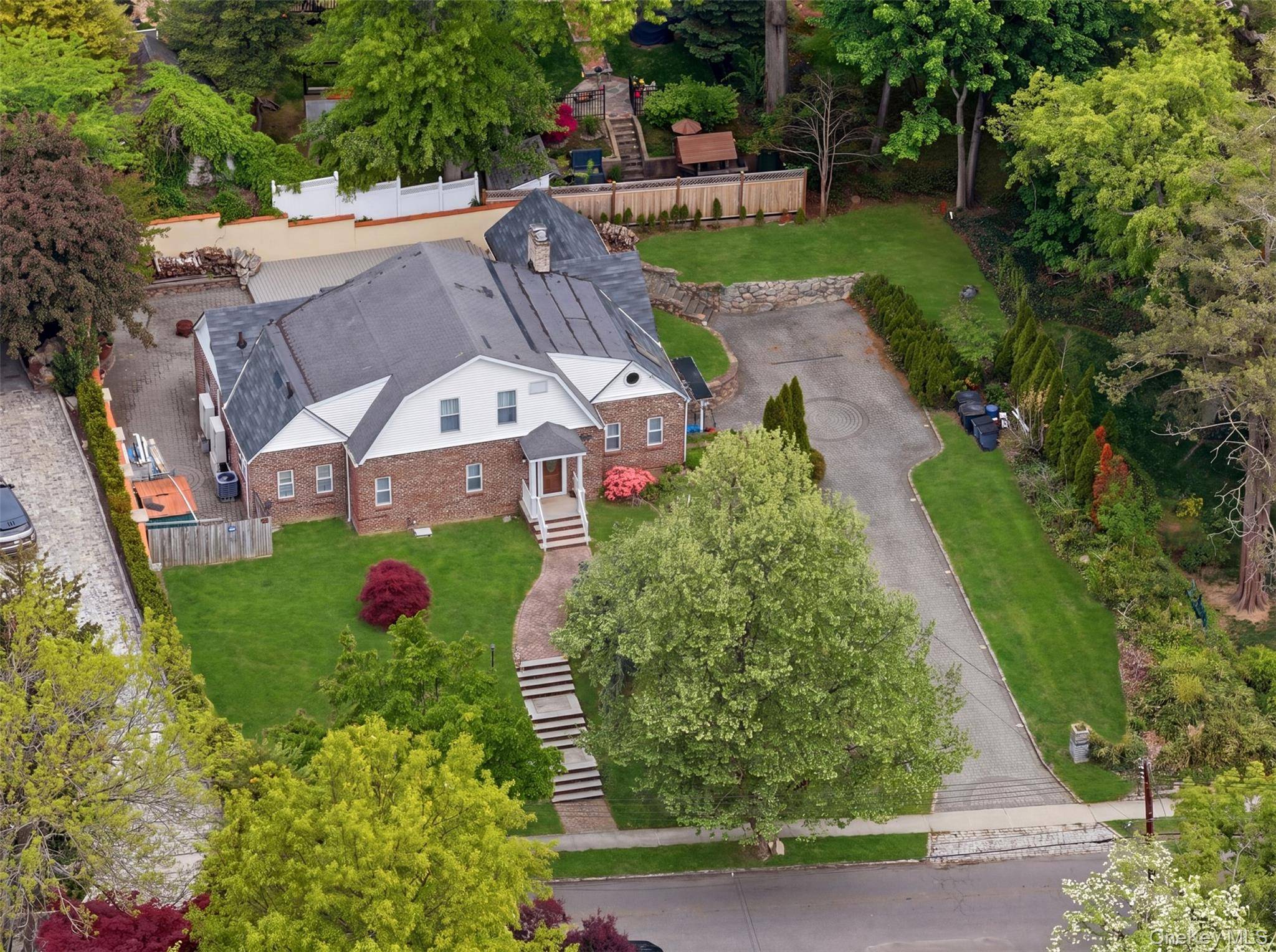 Casa com 4 Quartos à Venda em Douglaston - Nova Iorque - EUA - 2