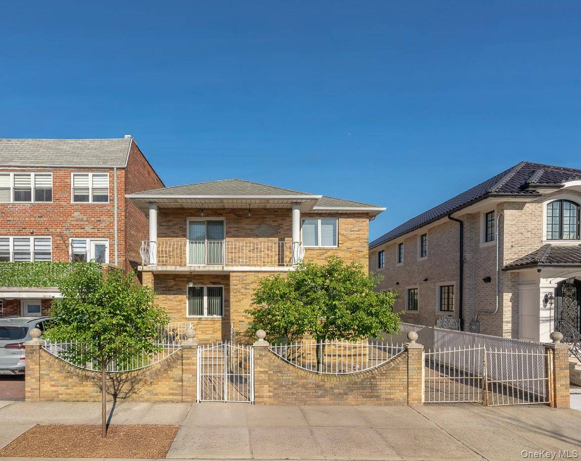 4 Bedroom Home for Sale in East Elmhurst - New York - USA - 1