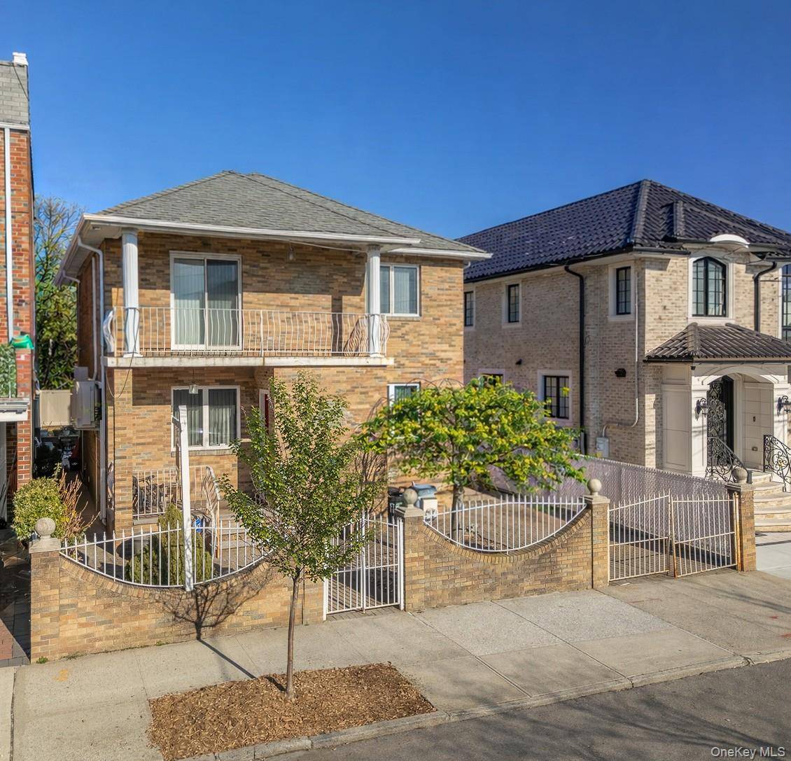 4 Bedroom Home for Sale in East Elmhurst - New York - USA - 2