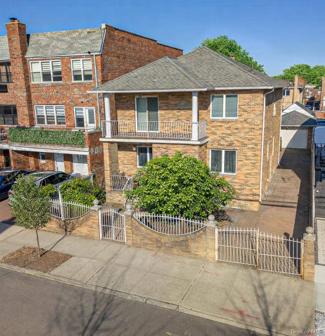 4 Bedroom Home for Sale in East Elmhurst - New York - USA - 3