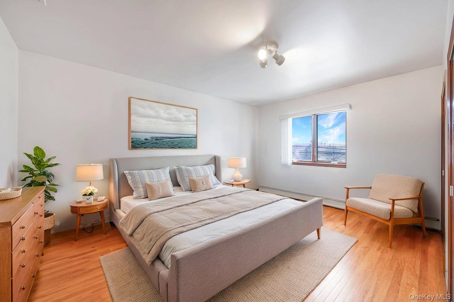 4 Bedroom Home for Sale in East Elmhurst - New York - USA - 8