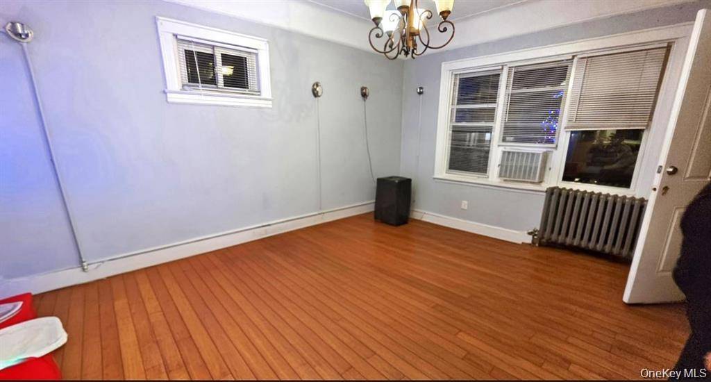 Casa de 4 Dormitorios en Venta en East Elmhurst - Nueva York - EE. UU. - 2