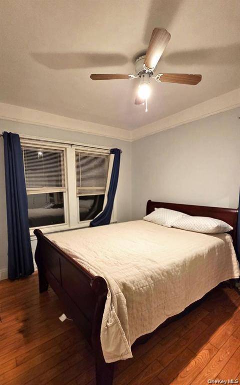 Casa de 4 Dormitorios en Venta en East Elmhurst - Nueva York - EE. UU. - 3