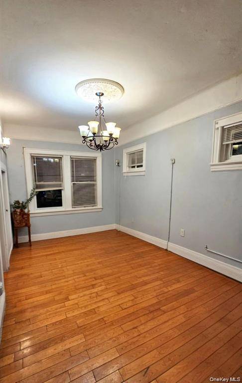 Casa de 4 Dormitorios en Venta en East Elmhurst - Nueva York - EE. UU. - 8