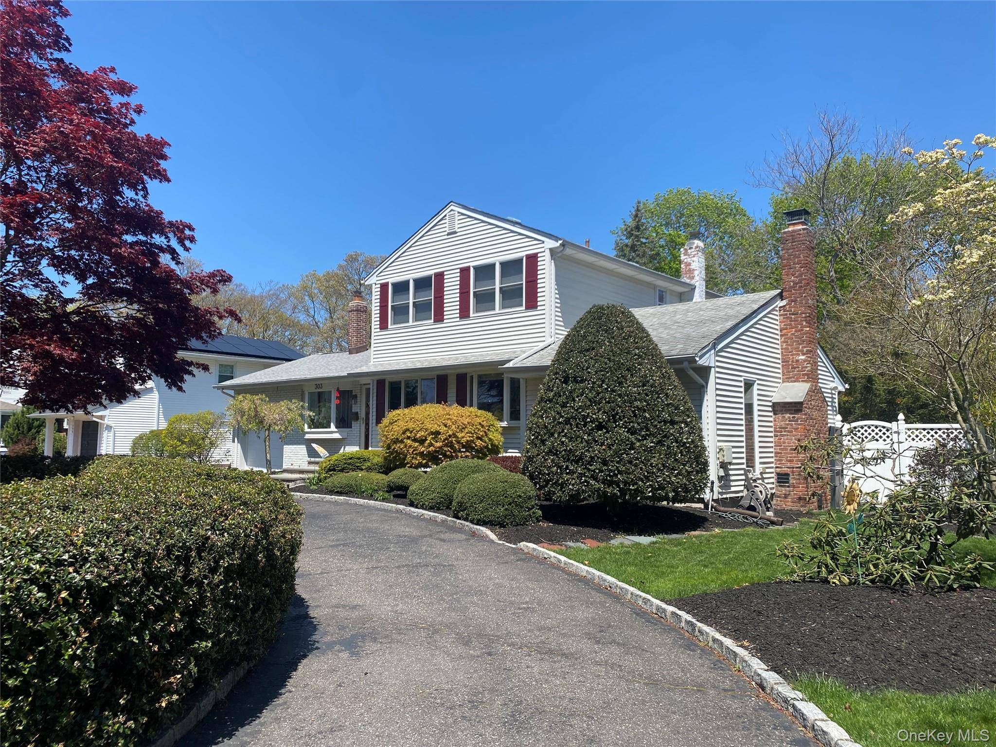 Casa com 4 Quartos à Venda em East Islip - Nova Iorque - EUA - 1