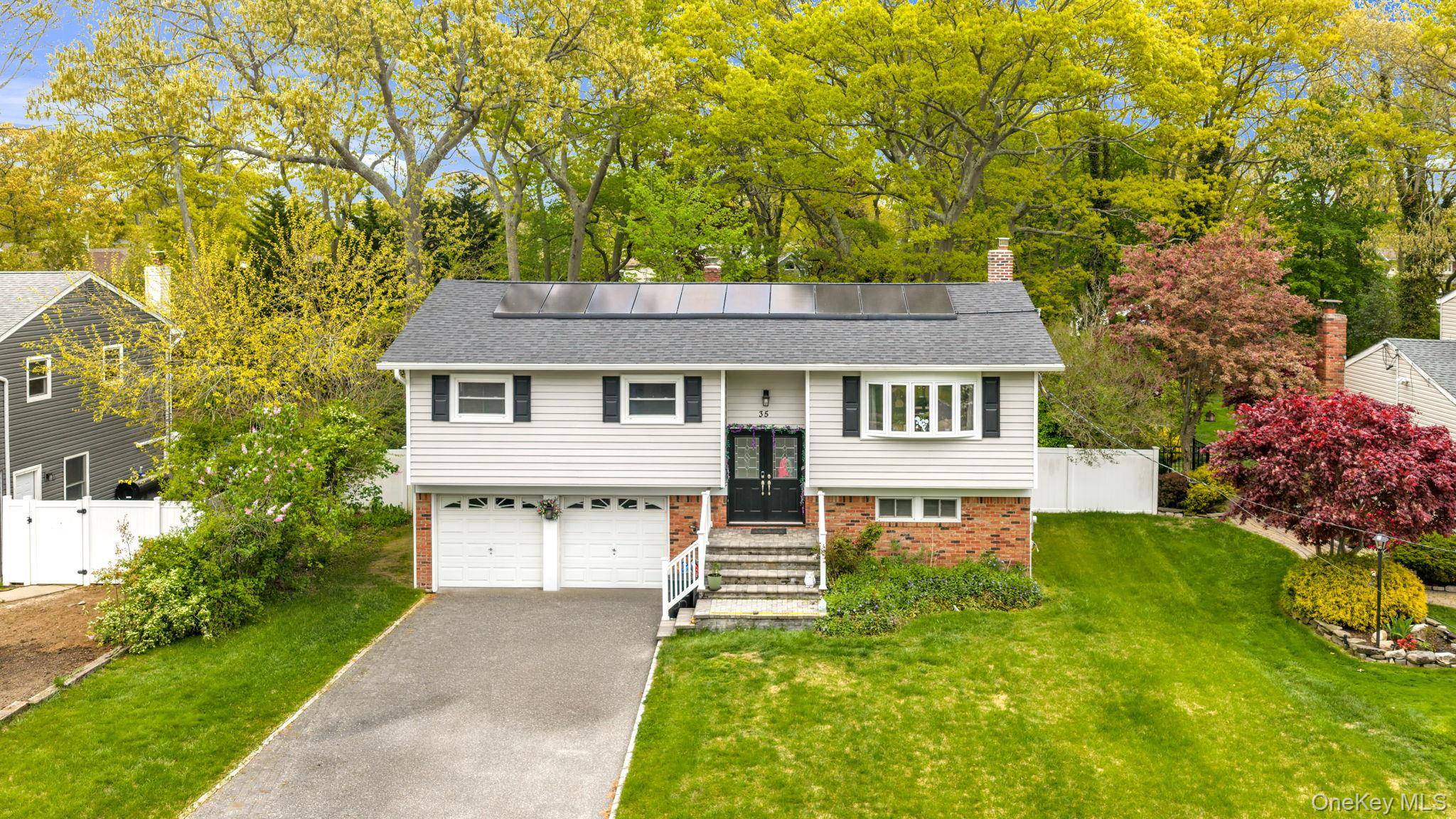 4 Bedroom Home for Sale in East Islip - New York - USA - 1