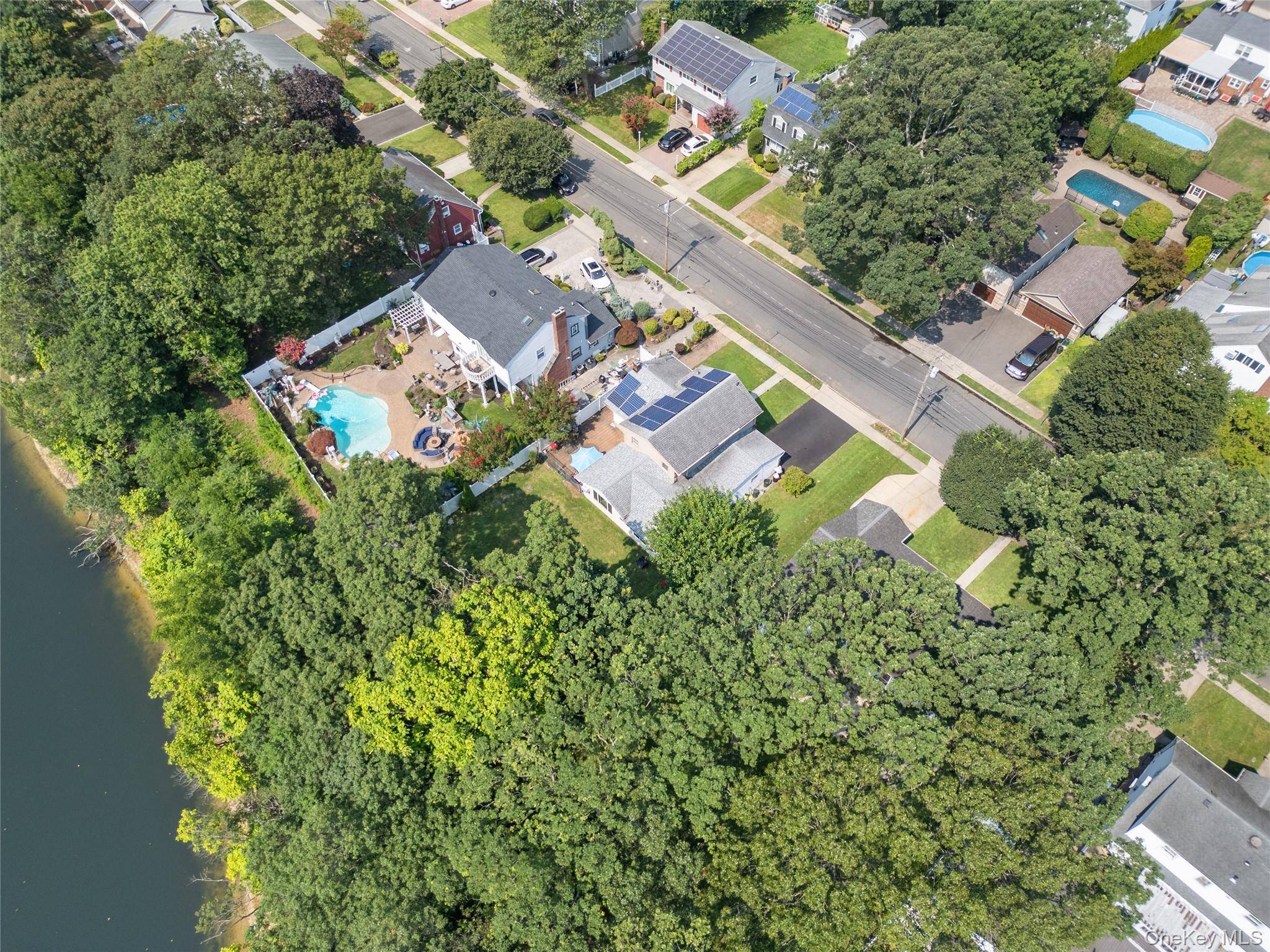 Casa com 4 Quartos à Venda em East Meadow - Nova Iorque - EUA - 3