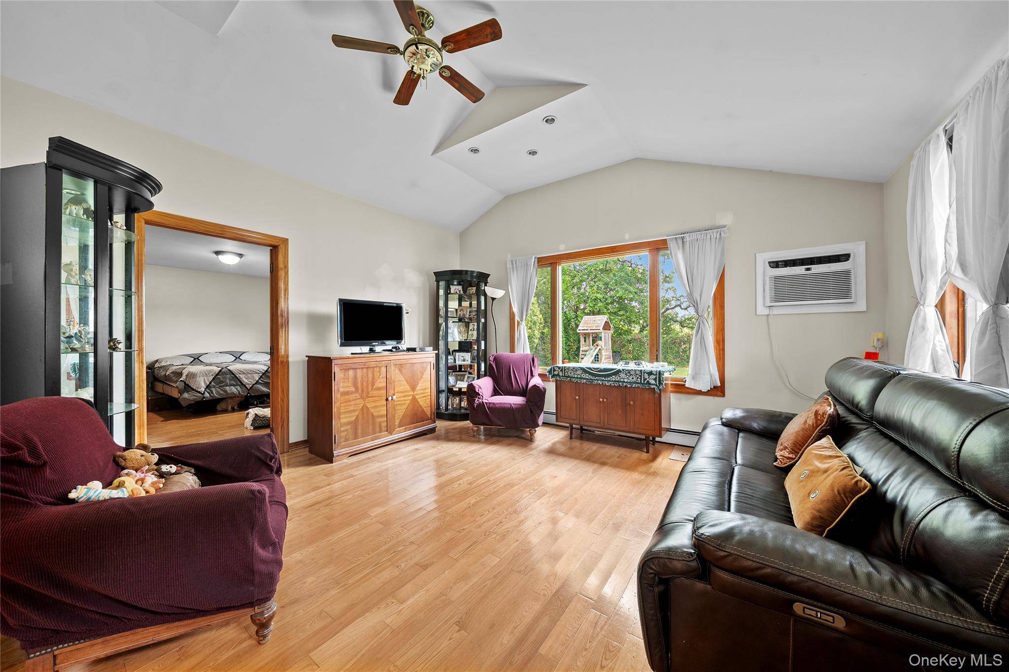 Casa com 4 Quartos à Venda em East Meadow - Nova Iorque - EUA - 6