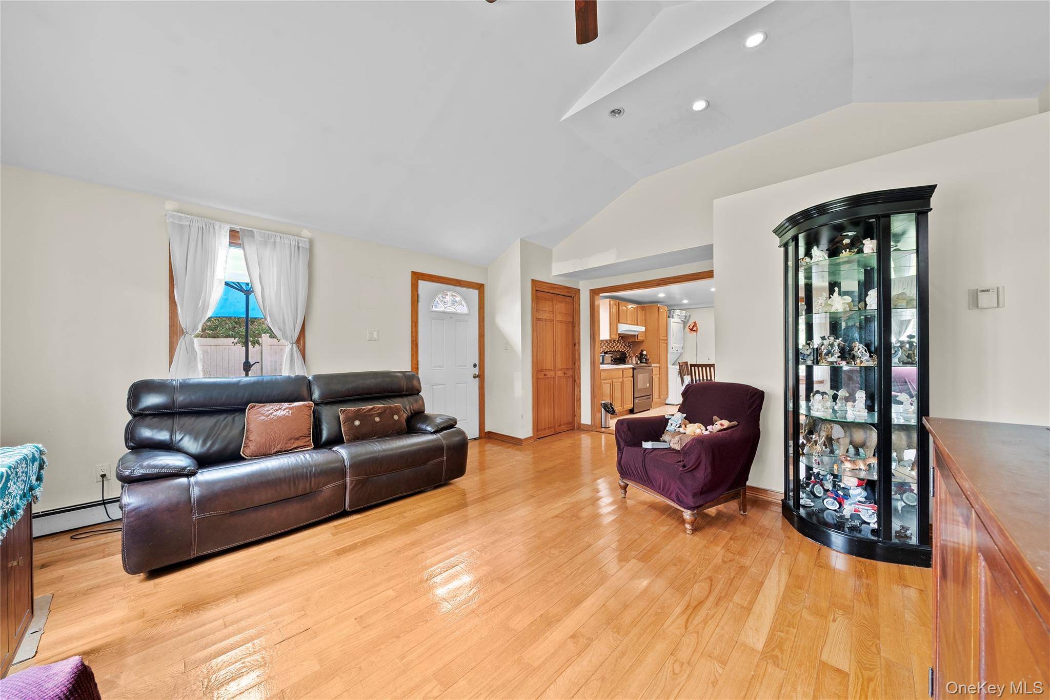 Casa com 4 Quartos à Venda em East Meadow - Nova Iorque - EUA - 8