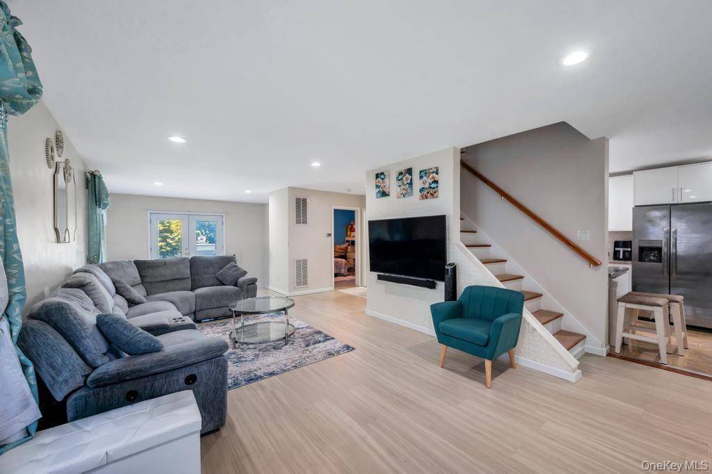 Casa com 4 Quartos à Venda em East Meadow - Nova Iorque - EUA - 4