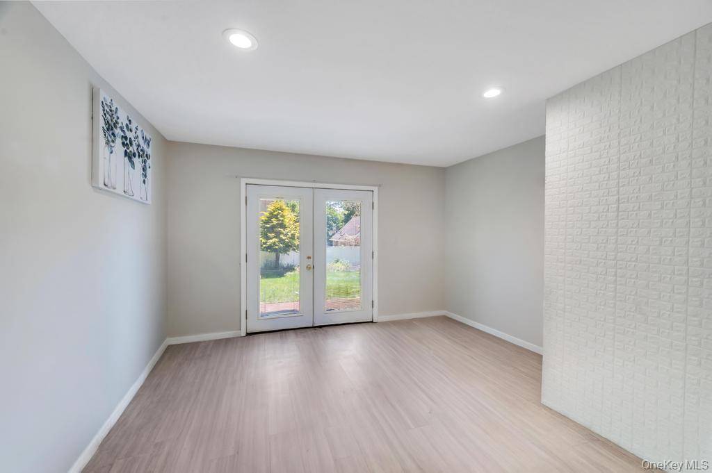 Casa com 4 Quartos à Venda em East Meadow - Nova Iorque - EUA - 6