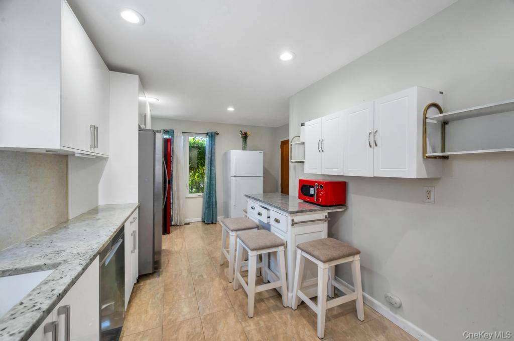 Casa com 4 Quartos à Venda em East Meadow - Nova Iorque - EUA - 8