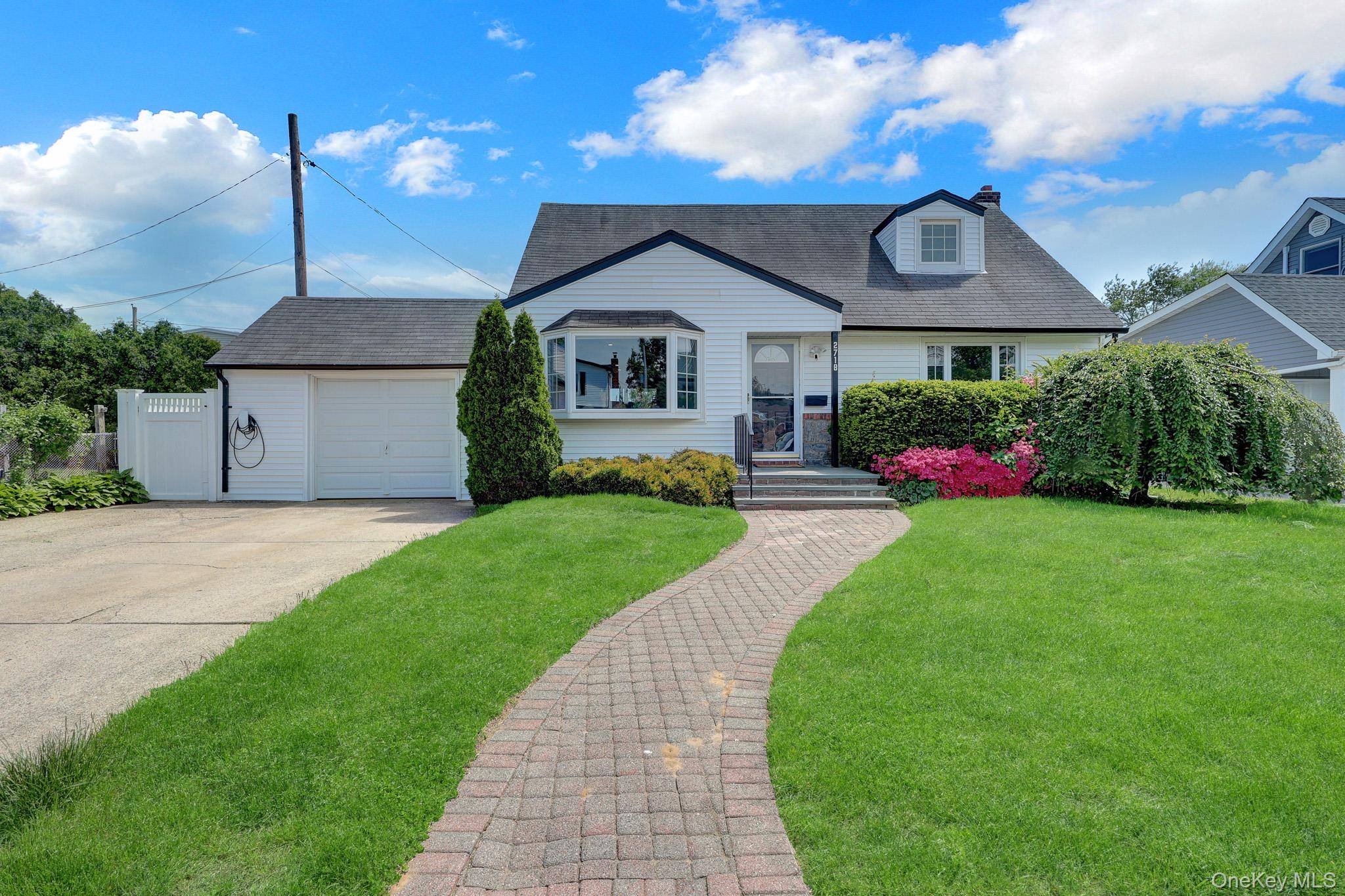 4 Bedroom Home for Sale in East Meadow - New York - USA - 1