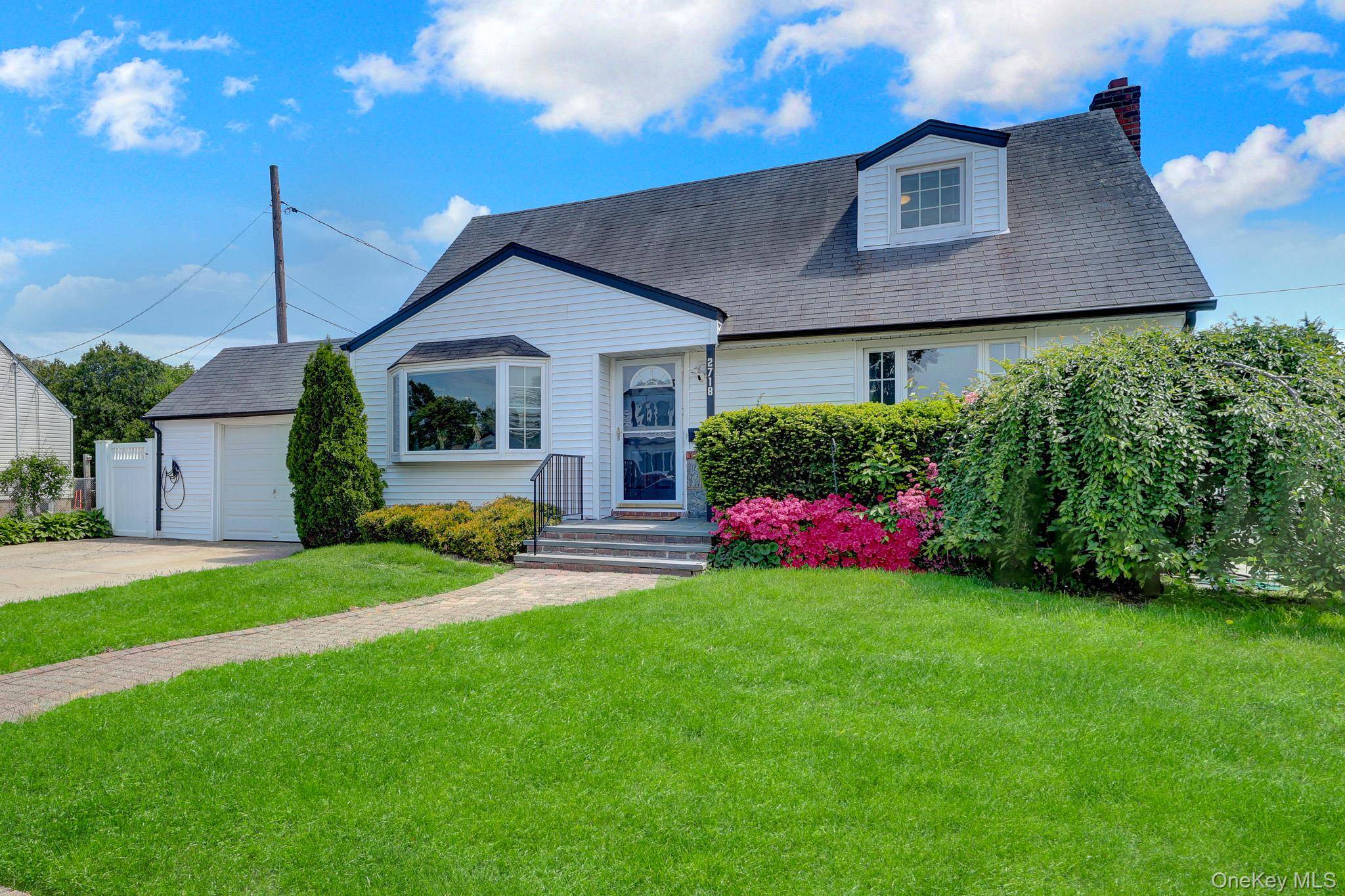 4 Bedroom Home for Sale in East Meadow - New York - USA - 2
