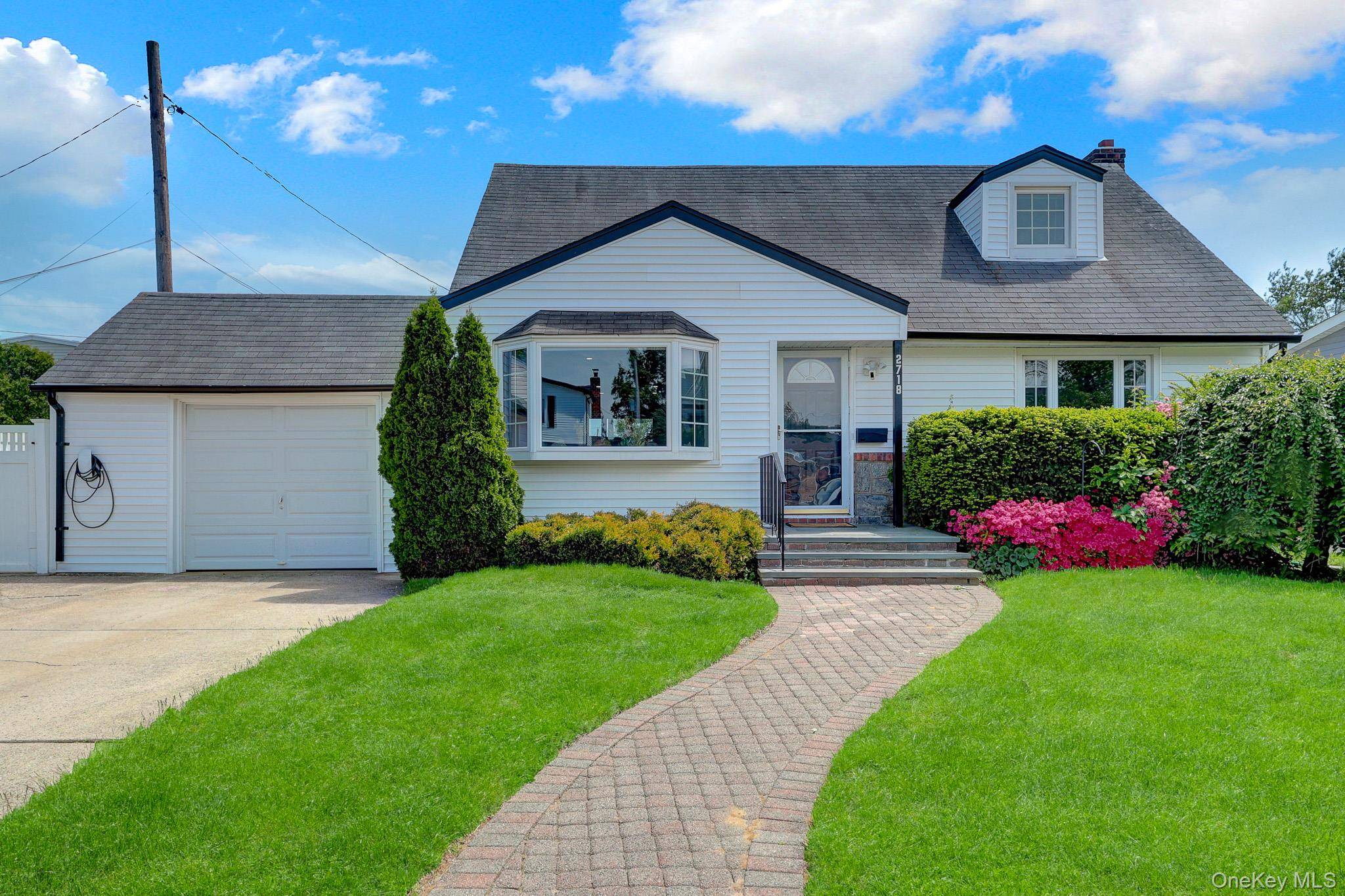 4 Bedroom Home for Sale in East Meadow - New York - USA - 3