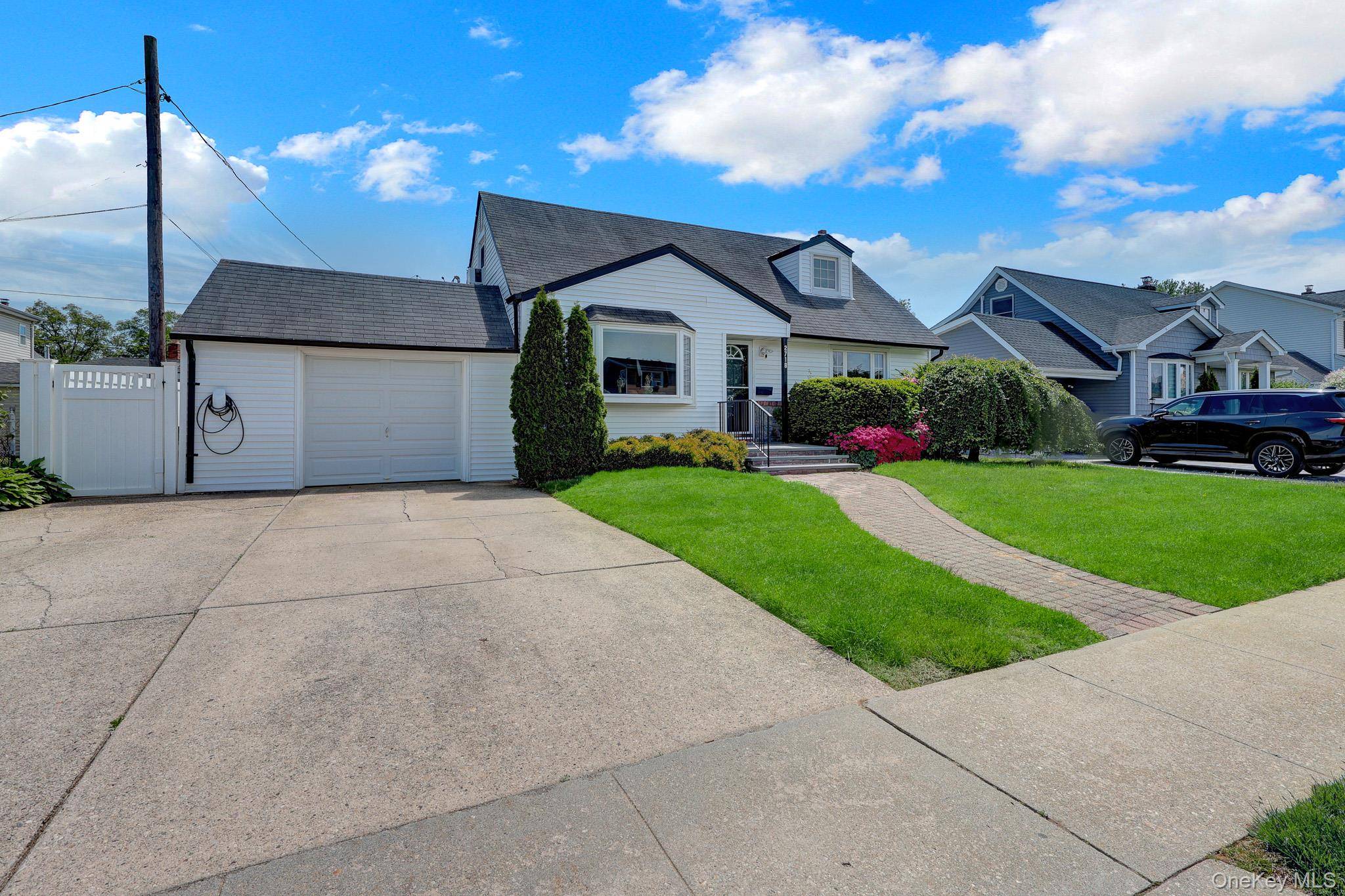 4 Bedroom Home for Sale in East Meadow - New York - USA - 4