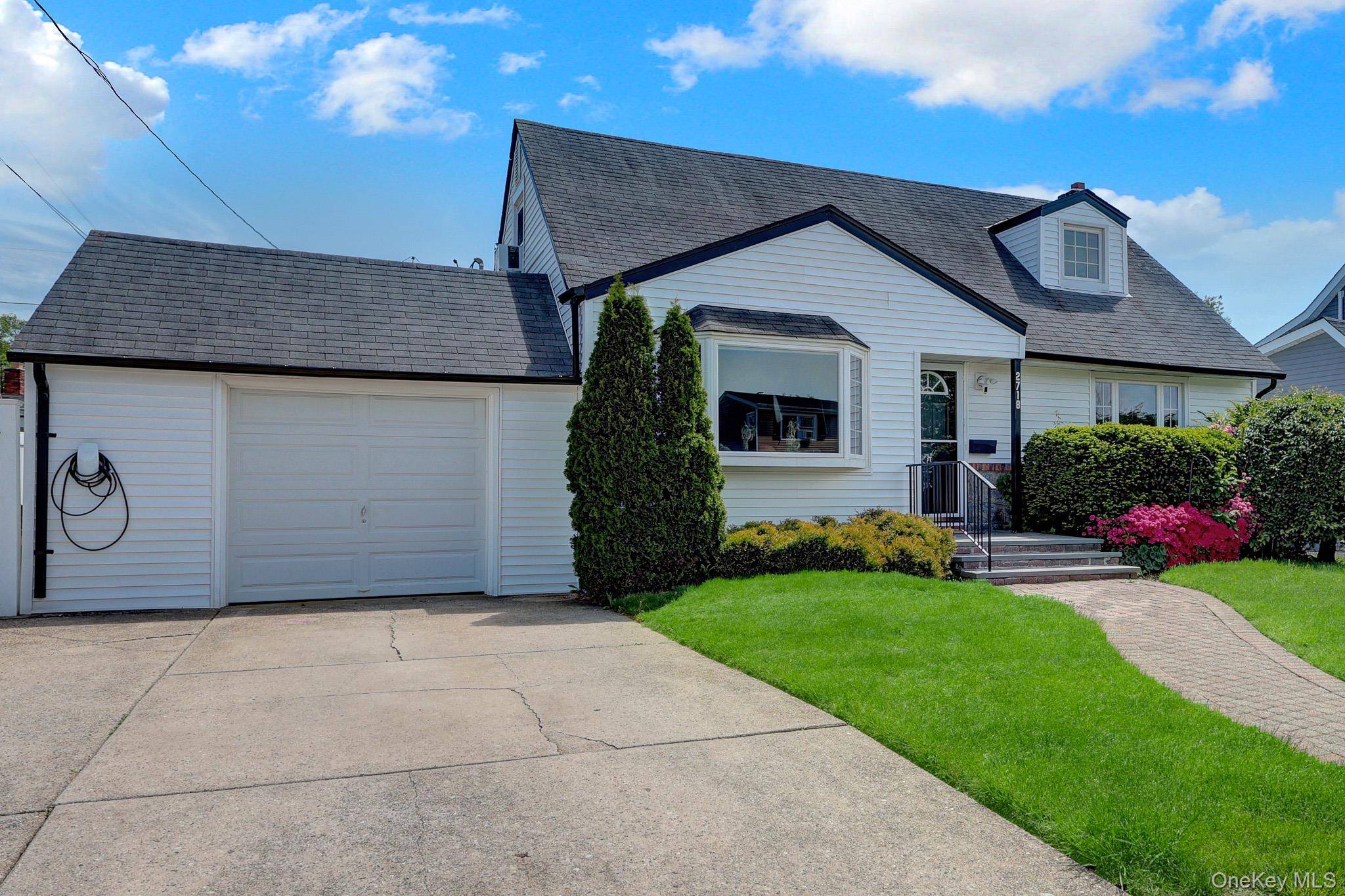 4 Bedroom Home for Sale in East Meadow - New York - USA - 5
