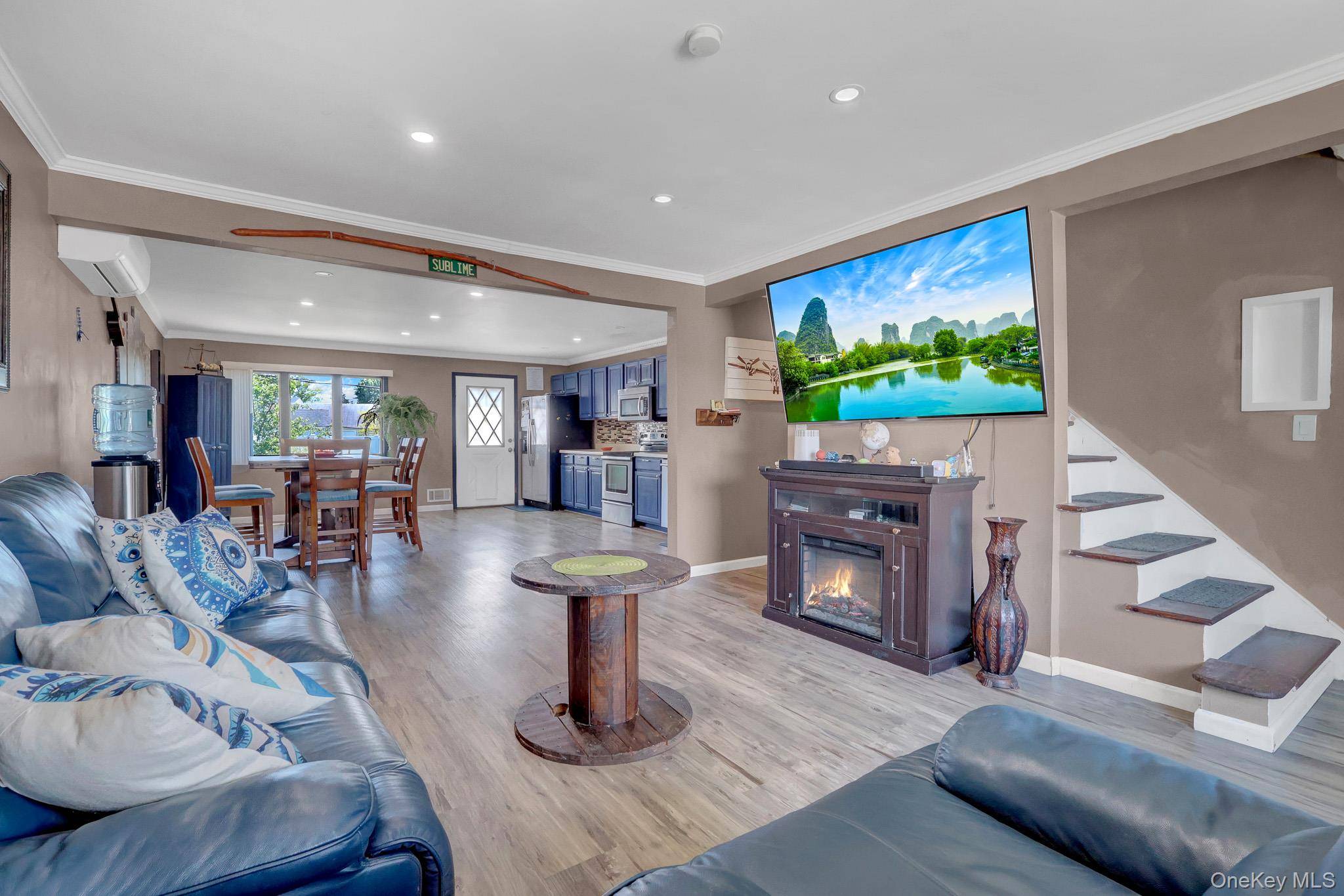 4 Bedroom Home for Sale in East Meadow - New York - USA - 8